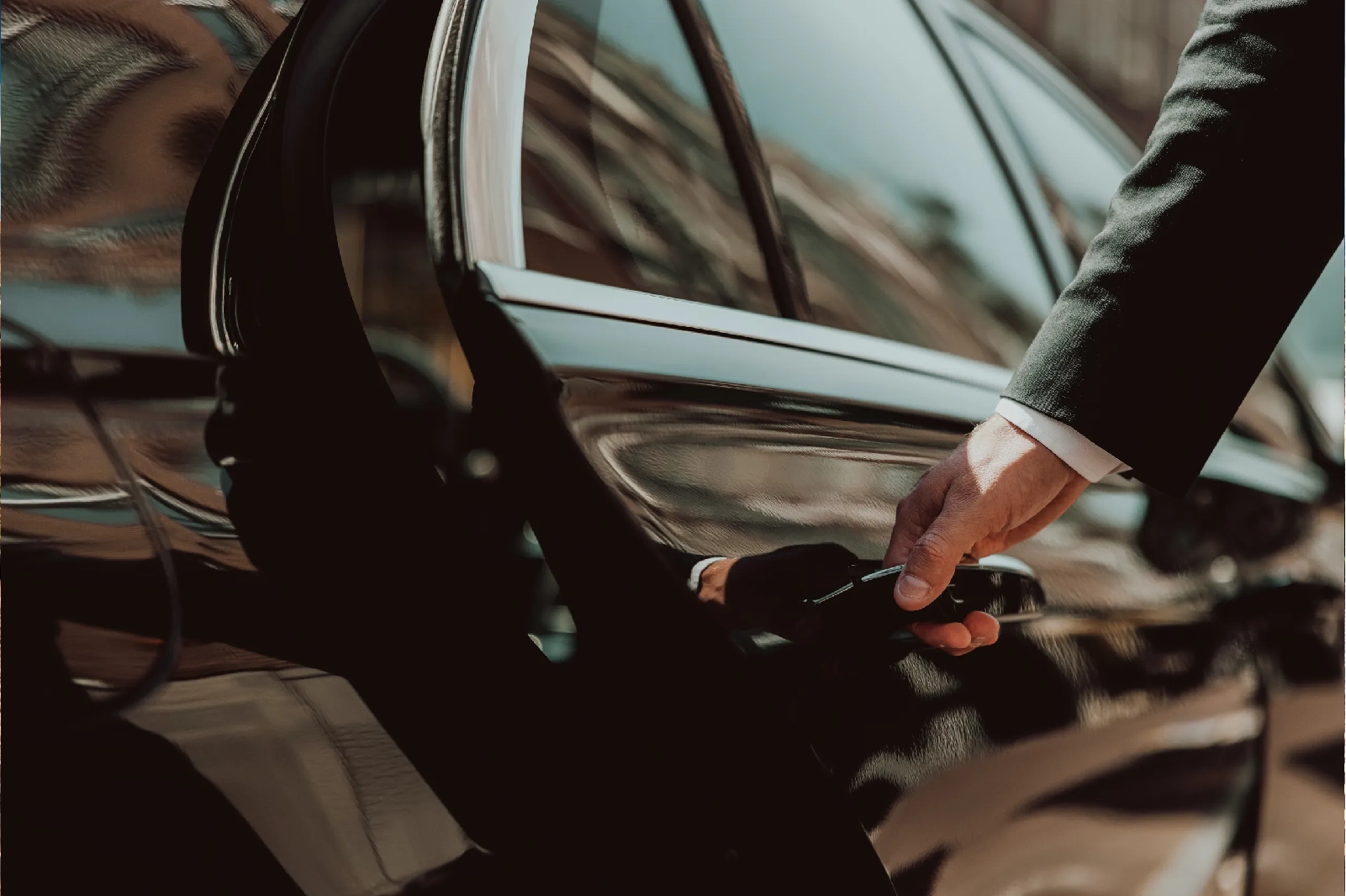 Denver car service to Red Rocks with luxury SUV and limo